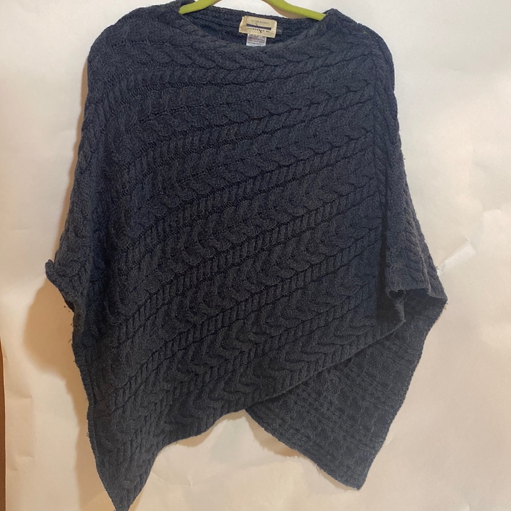 Made in Ireland 100-% virgin wool. Size s/m